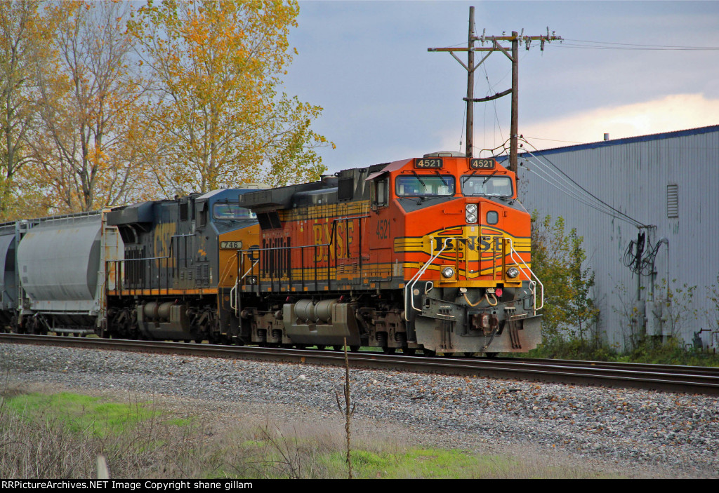 BNSF 4521 gets under way after a crew change.
